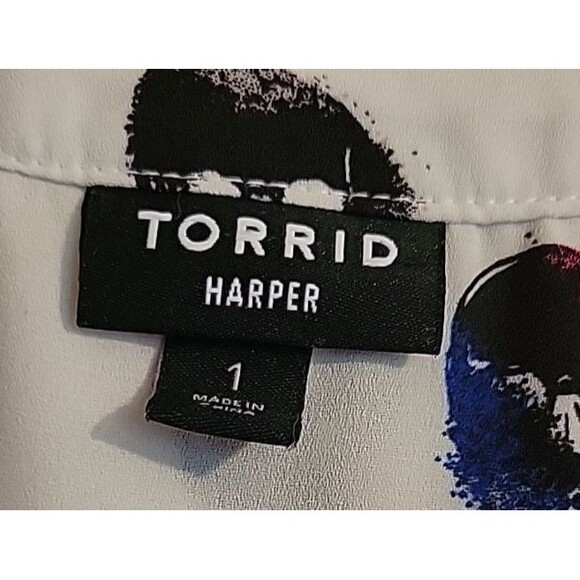 TORRID Harper Sleeveless Tunic Top 1X Skull Print  VNeck DualPockets Whimsy Goth - Picture 3 of 7